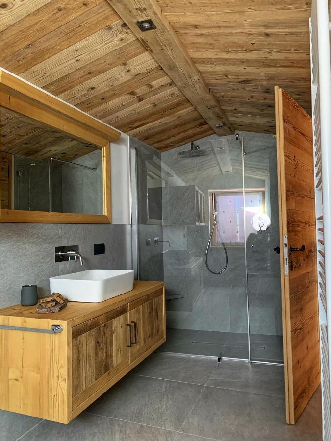 Bed and Breakfast Grizzly Haus & Frosch Restaurant - Teritoria Varena Exterior foto